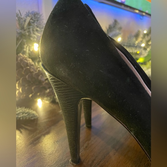 Nine West Rocha Suede Snake Embossed Platform Heels. Sz. 9 - Picture 6 of 9